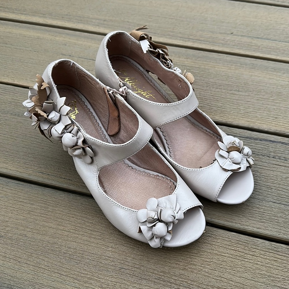 Anthropologie Miss Albright Blush Pink leather Nelumbo kitten heels EUC size 7